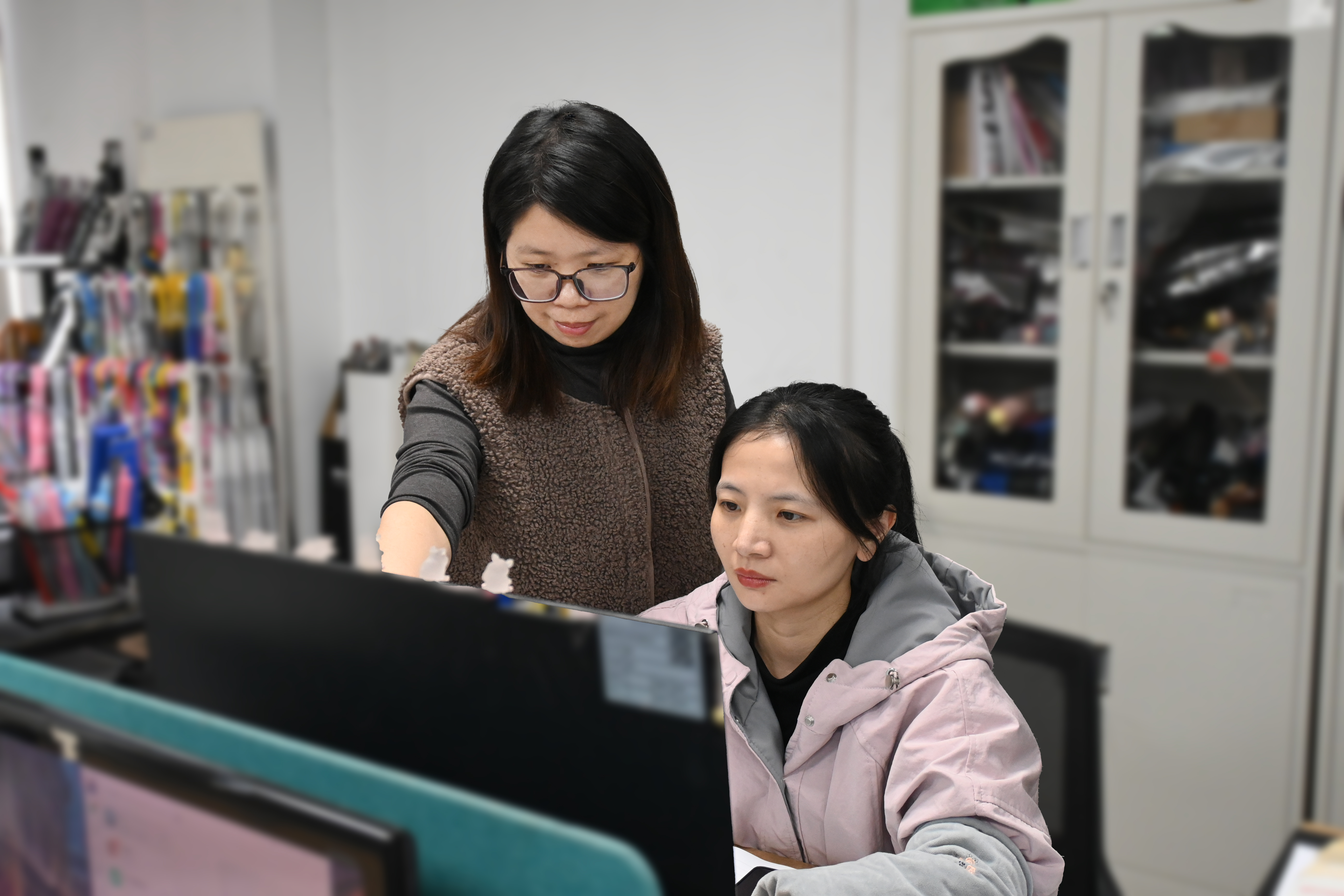 祝賀！優(yōu)安納傘業(yè)吳麗雙榮獲2024年度“晉江市好師傅”稱號(hào)